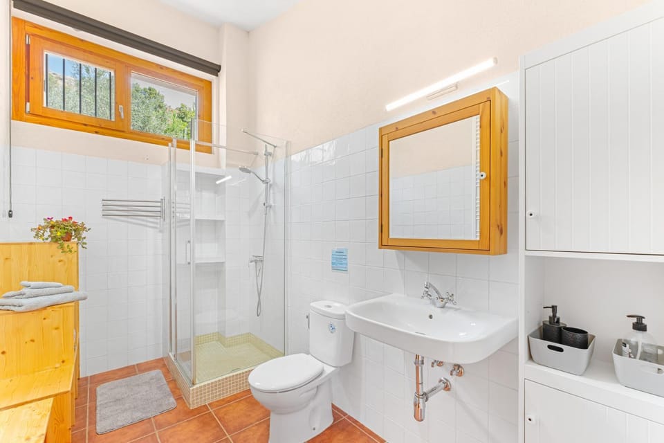 Bathroom, Living room