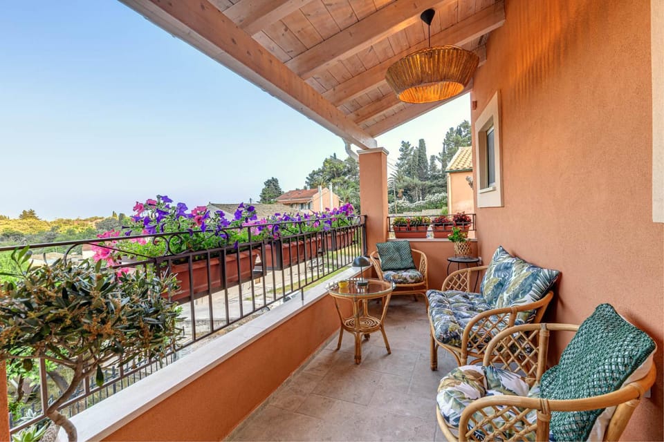 View (from property/room), Balcony/Terrace, Seating area