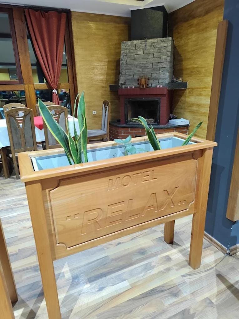 Restaurant/places to eat, fireplace