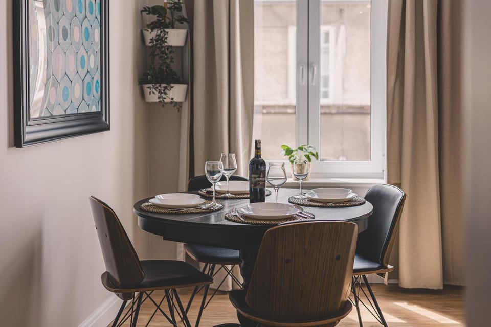 Seating area, Dining area