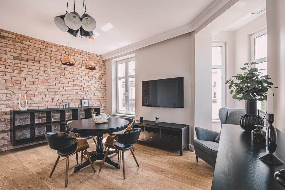 TV and multimedia, Living room, Seating area, Evening entertainment