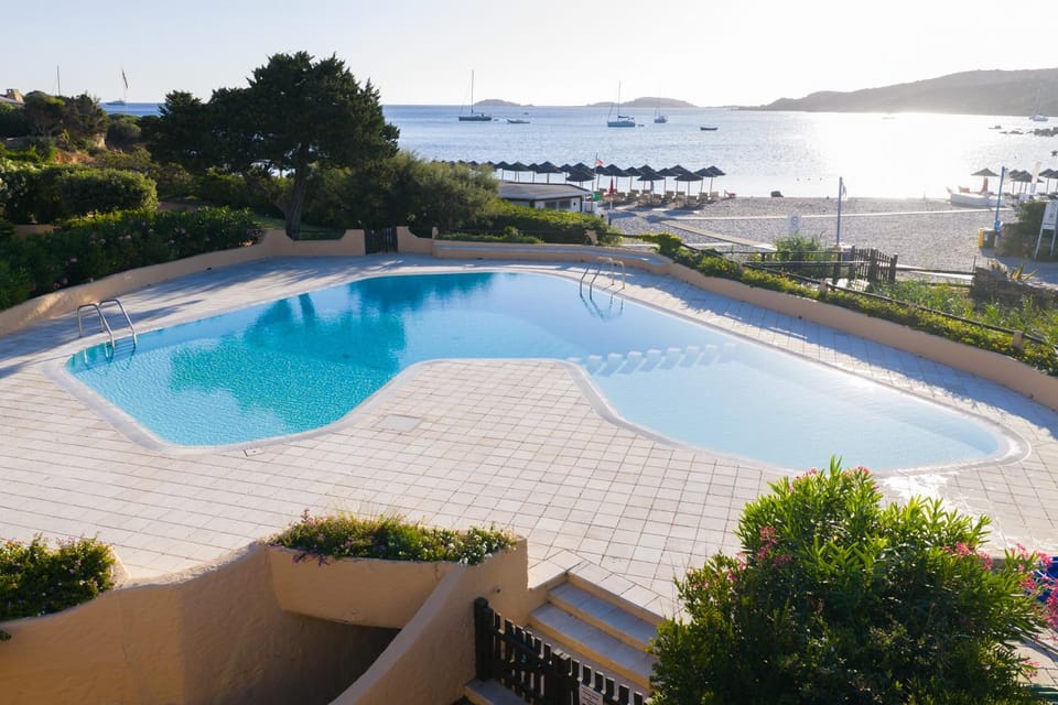Nearby landmark, Day, Natural landscape, Lake view, Mountain view, Pool view, River view, Swimming pool, Swimming pool