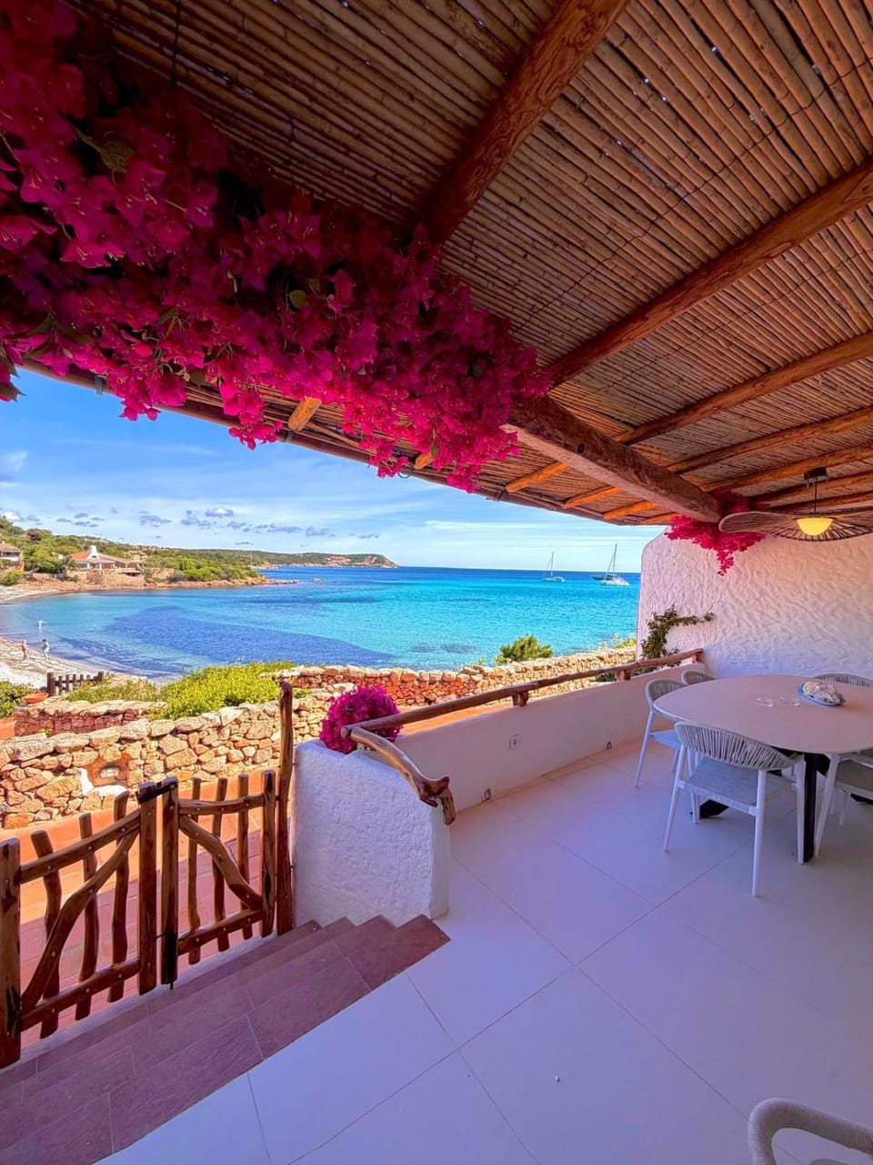 Day, View (from property/room), Balcony/Terrace, Dining area, Beach, Sea view