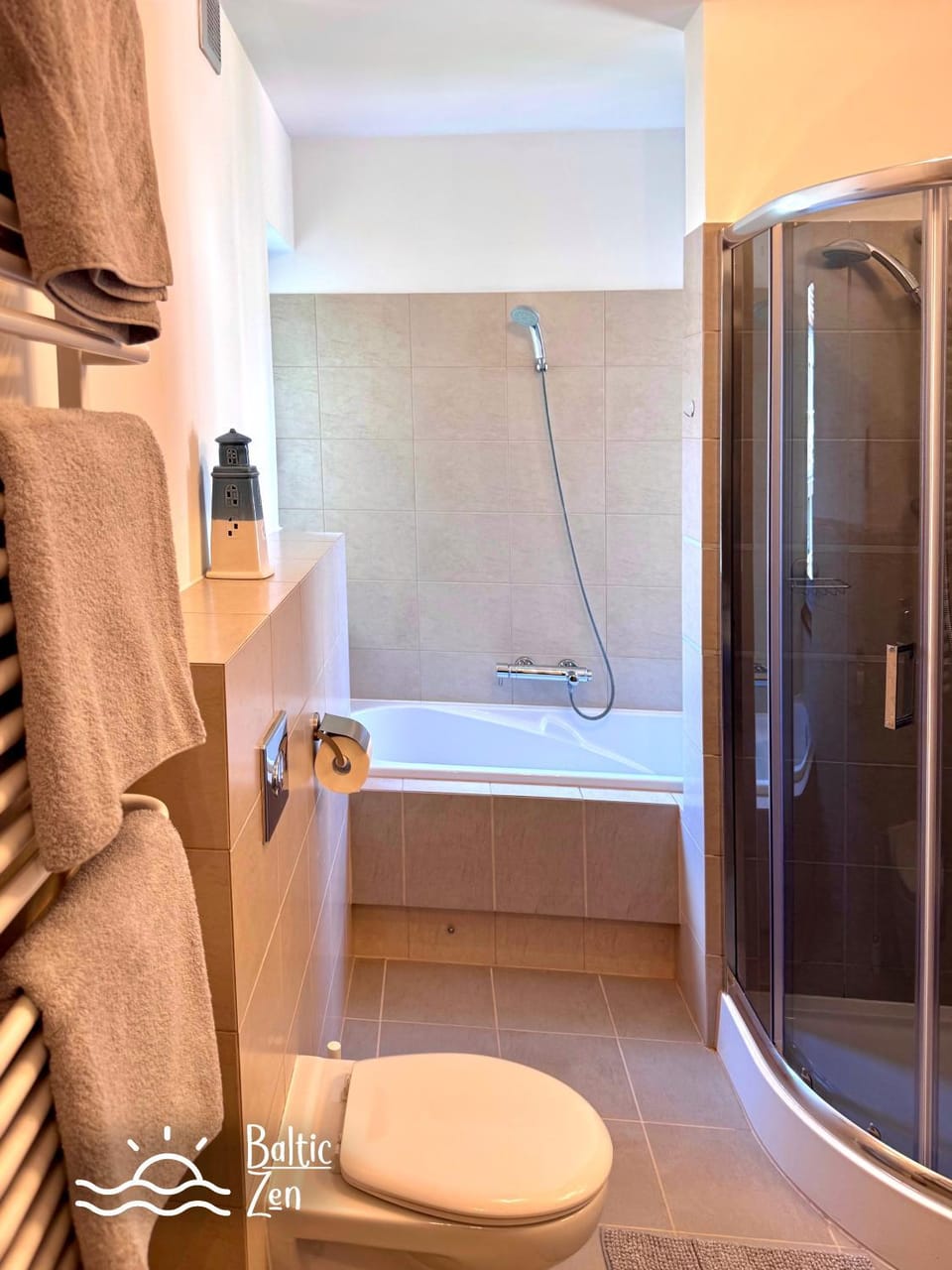 Shower, Toilet, Bathroom, Bath, towels