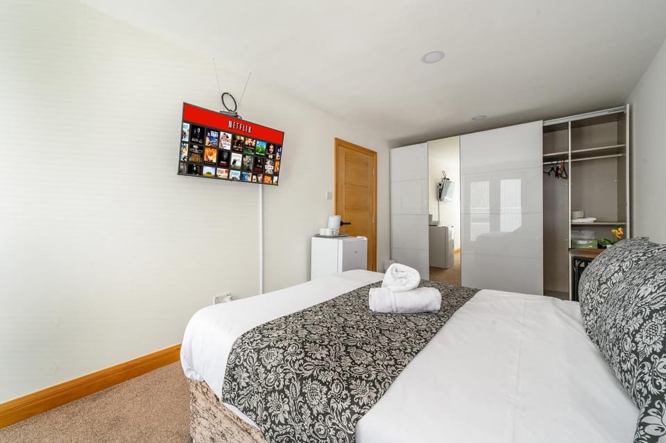 -RF7B- For your relaxed and Cosy stay with Free WiFi Vacation rental in Dewsbury