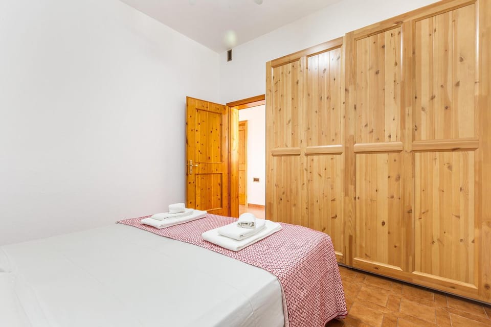 Bed, Photo of the whole room, Bedroom, towels, wardrobe