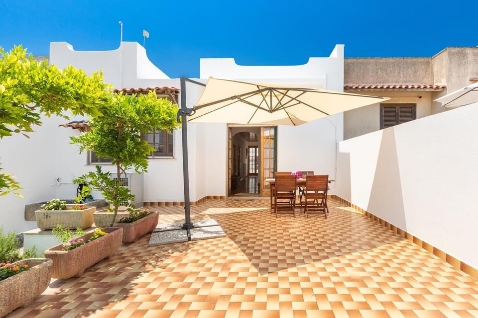 Property building, Patio, Day, View (from property/room), Balcony/Terrace, Dining area, sunbed