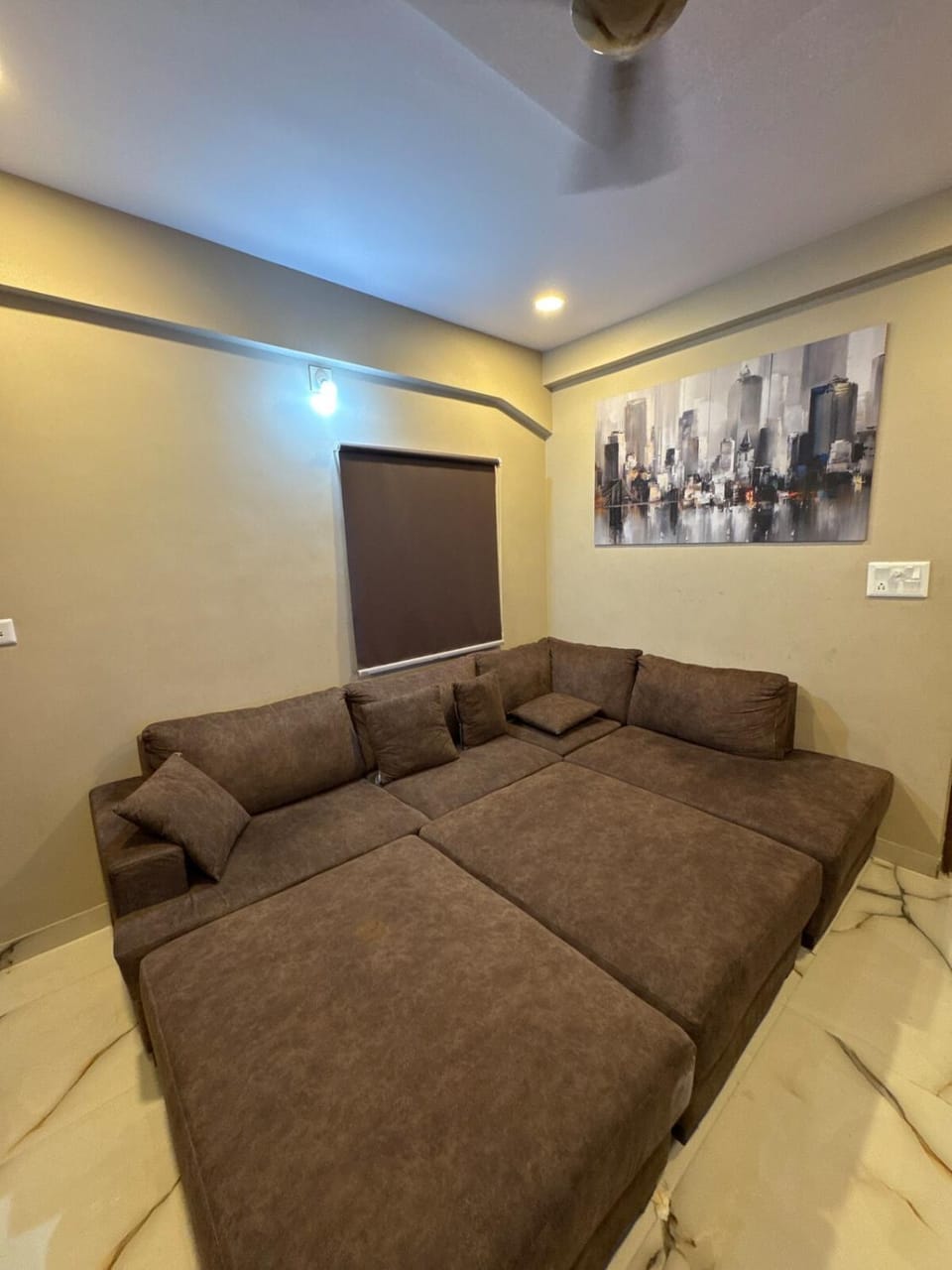 Photo of the whole room, Seating area