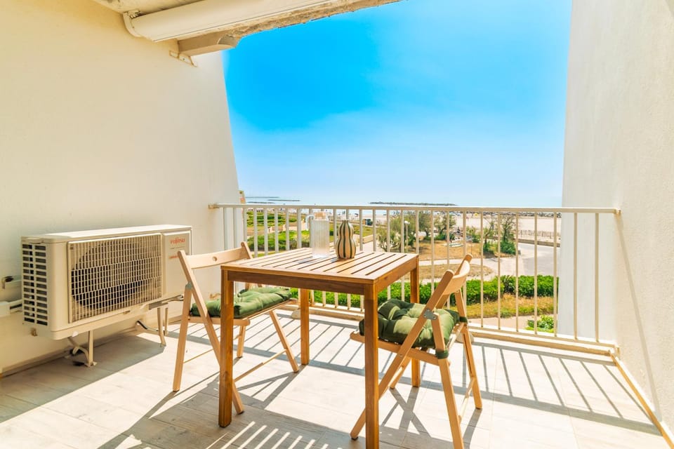 Patio, Day, View (from property/room), Balcony/Terrace, Balcony/Terrace, Dining area, Landmark view, Sea view, furniture
