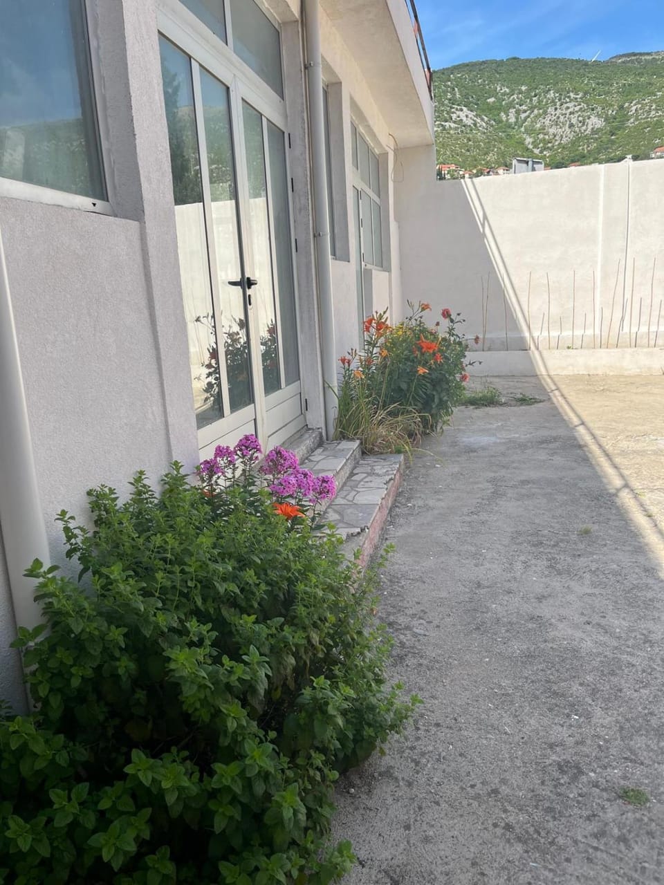 Garden view, Parking