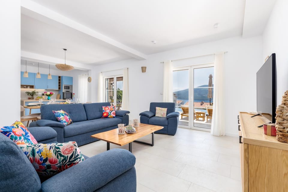 Communal lounge/ TV room, Kitchen or kitchenette, Living room, Seating area