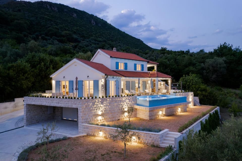 Property building, Day, Natural landscape, Swimming pool
