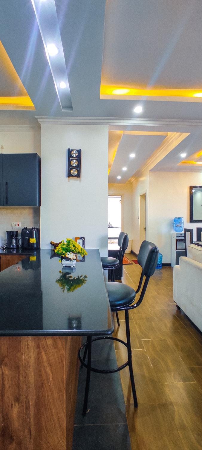 TV and multimedia, Kitchen or kitchenette, Living room, Food and drinks, Seating area, Dining area, Food, minibar