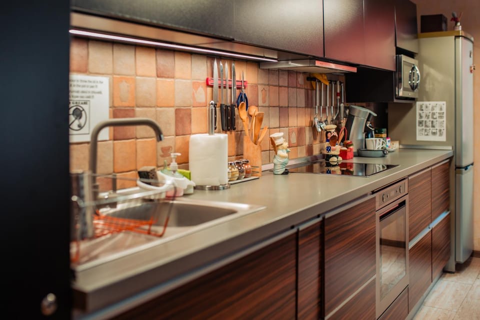 Coffee/tea facilities, Kitchen or kitchenette, dishwasher, oven, stove