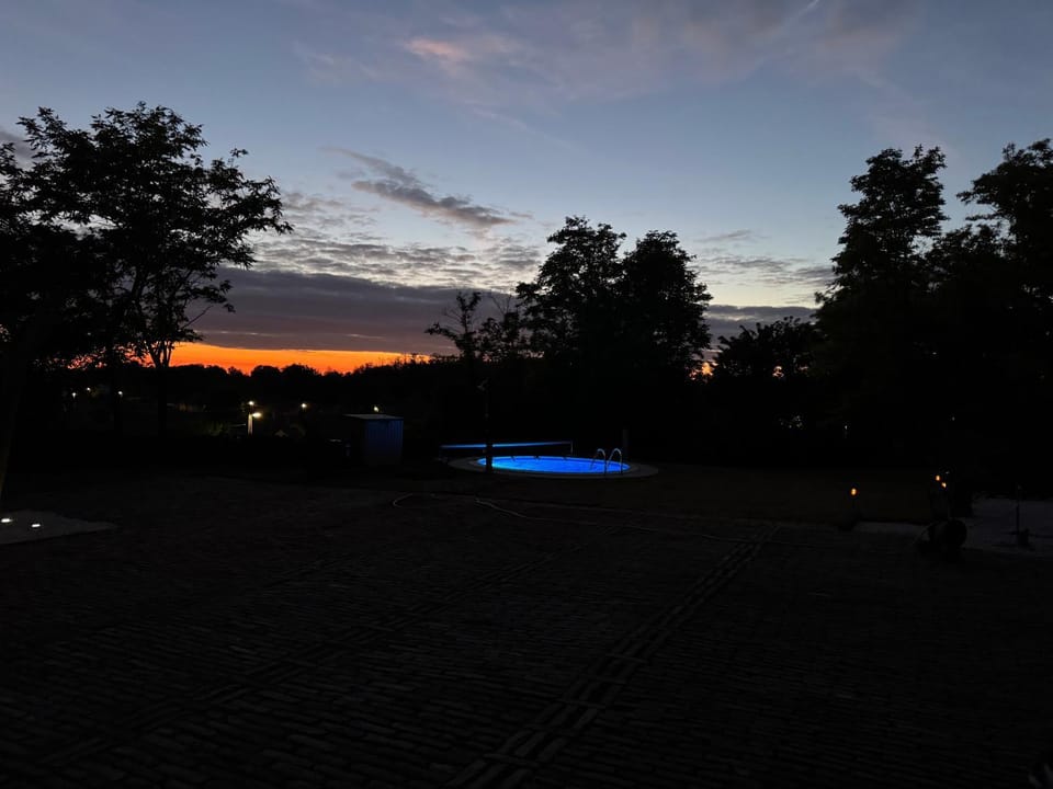 Swimming pool, Sunrise