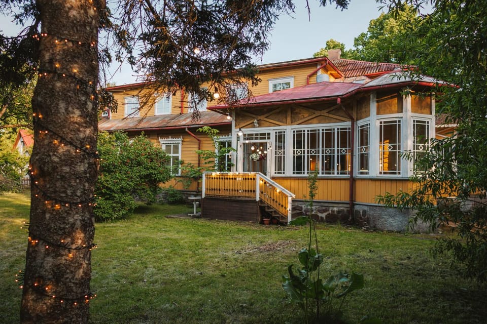 Property building, Day, Garden