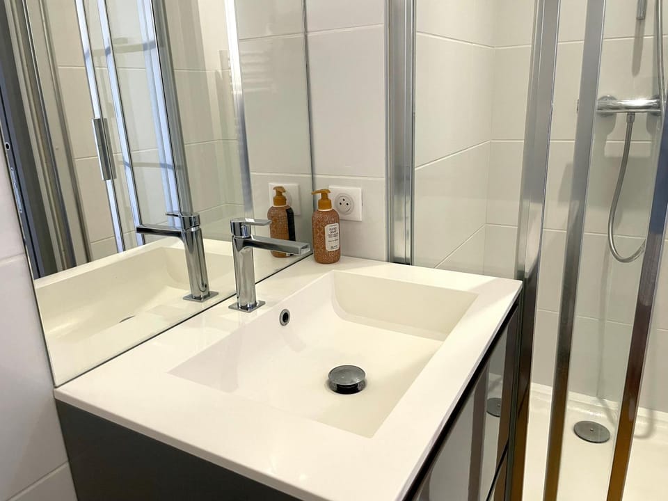Shower, Bathroom