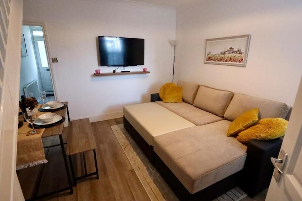 Bed, Living room, Seating area