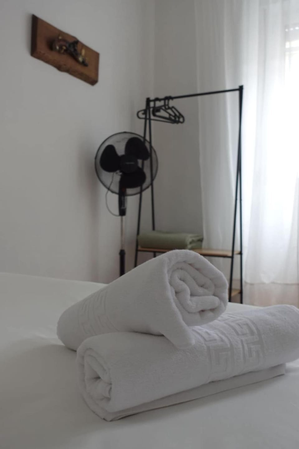 Bed, towels