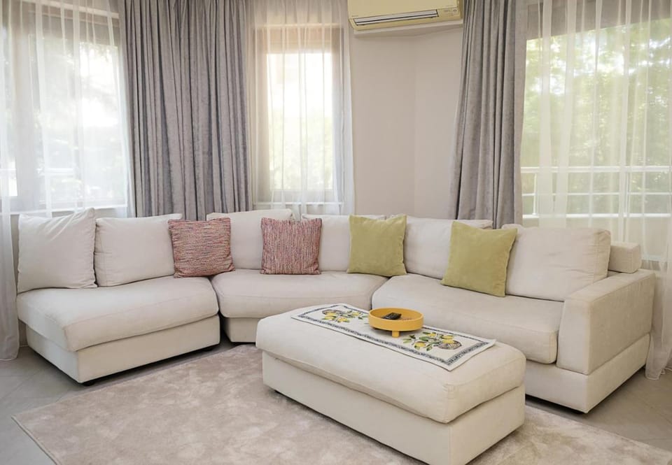 Living room, Seating area, air conditioner
