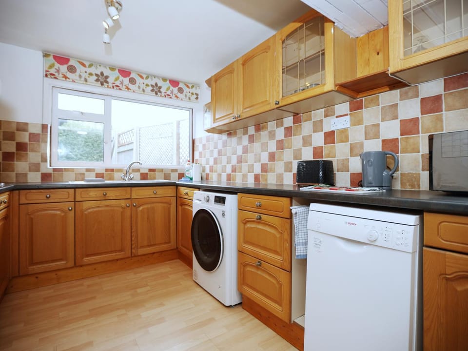 Kitchen or kitchenette, oven, stove, washing machine