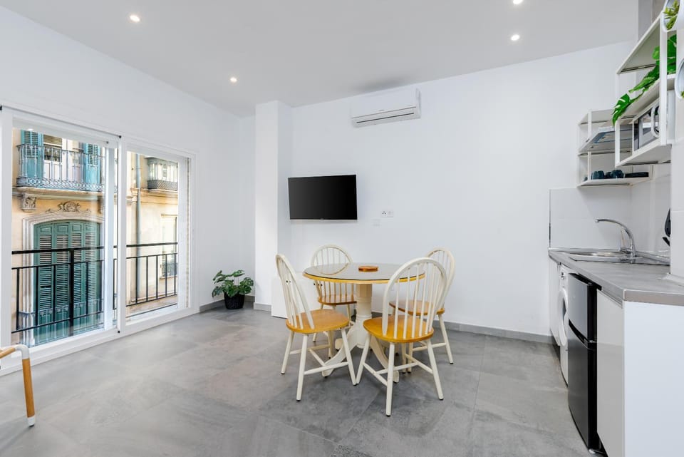 Communal lounge/ TV room, Kitchen or kitchenette, Living room