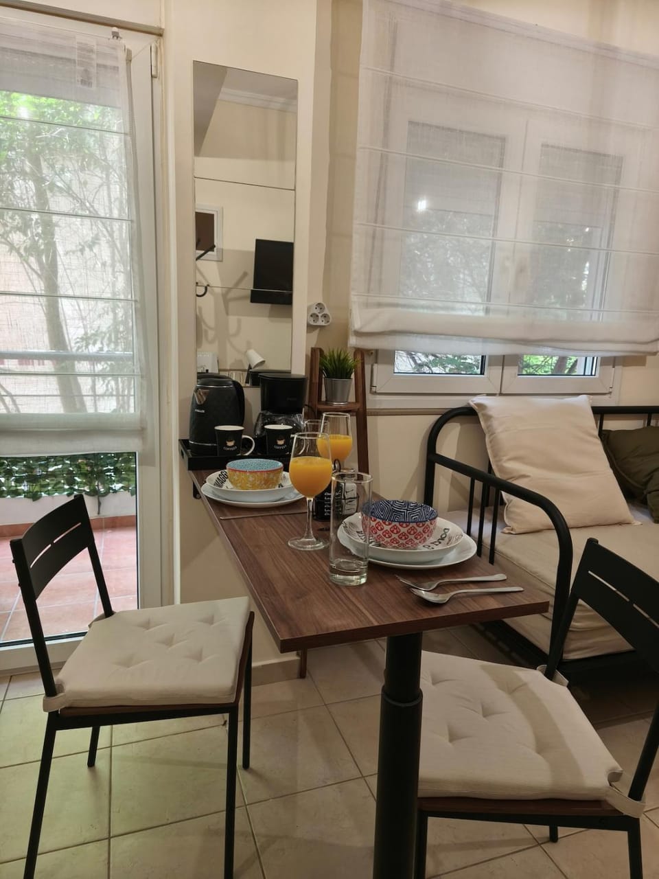 Central Petite Hideaway with Balcony- Near Station Apartment in Greece