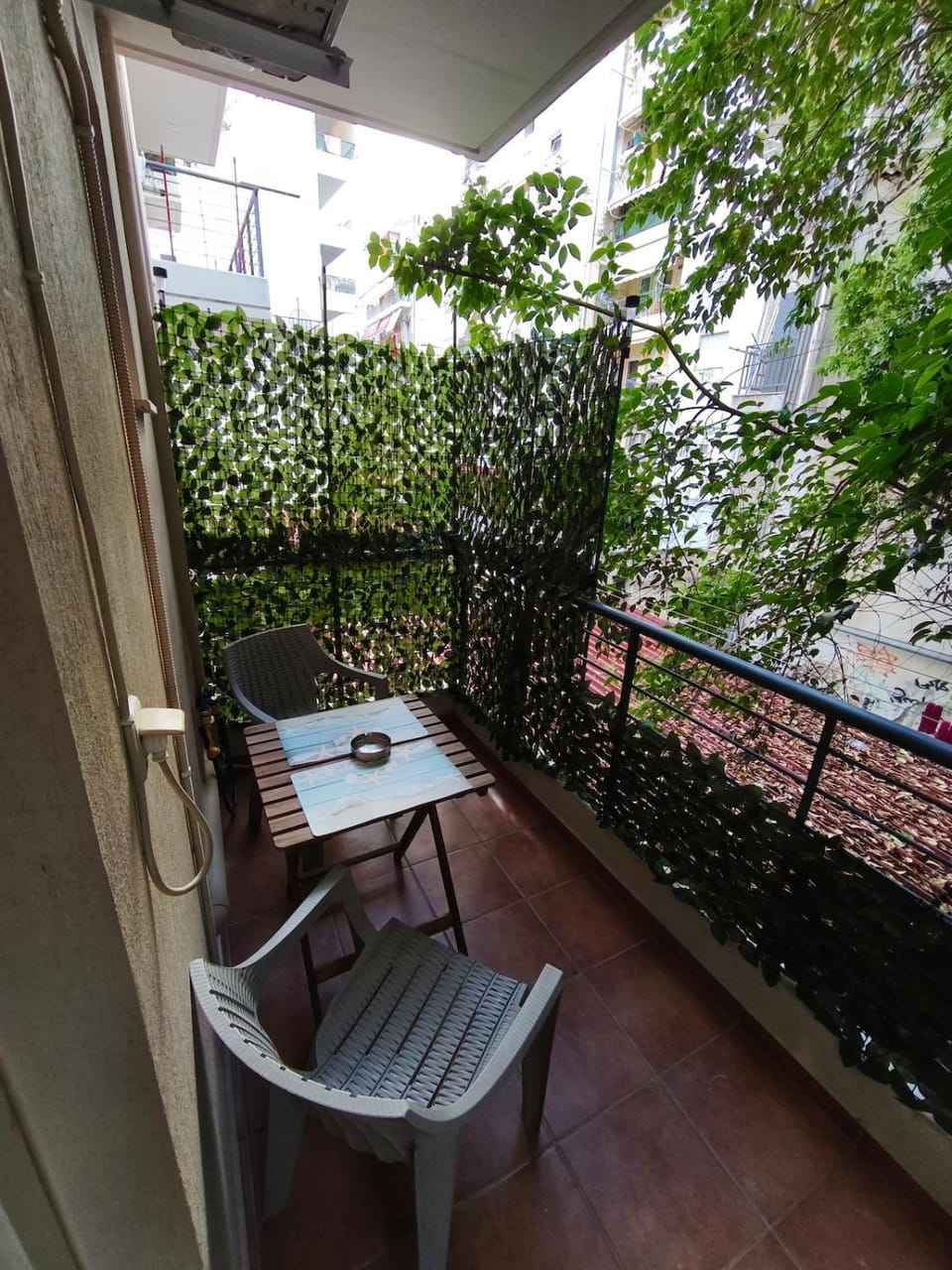 Central Petite Hideaway with Balcony- Near Station Apartment in Greece
