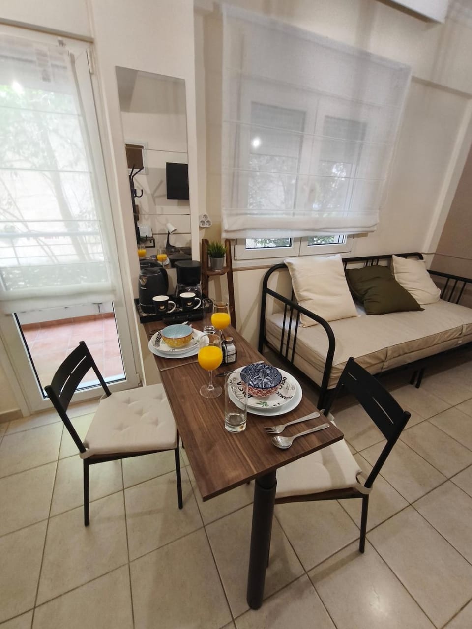 Kitchen or kitchenette, Food and drinks, Dining area, Food