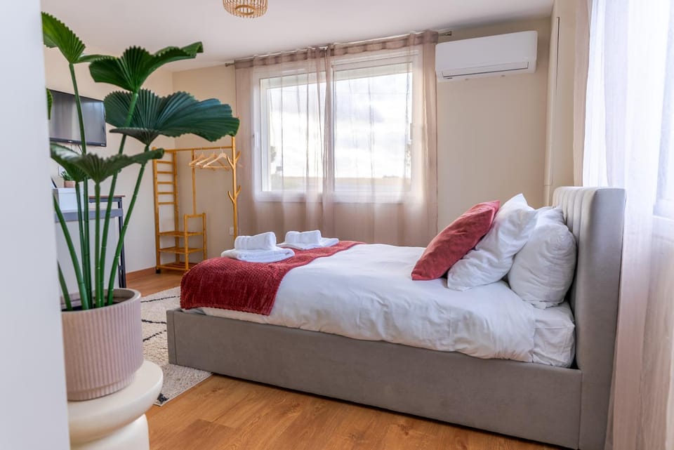 Bed, Bedroom