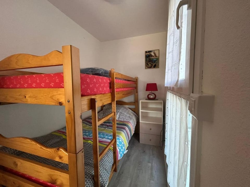 Photo of the whole room, Bedroom, bunk bed
