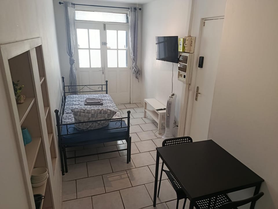 Budgetbnb 180 centre ville Apartment in Toulon
