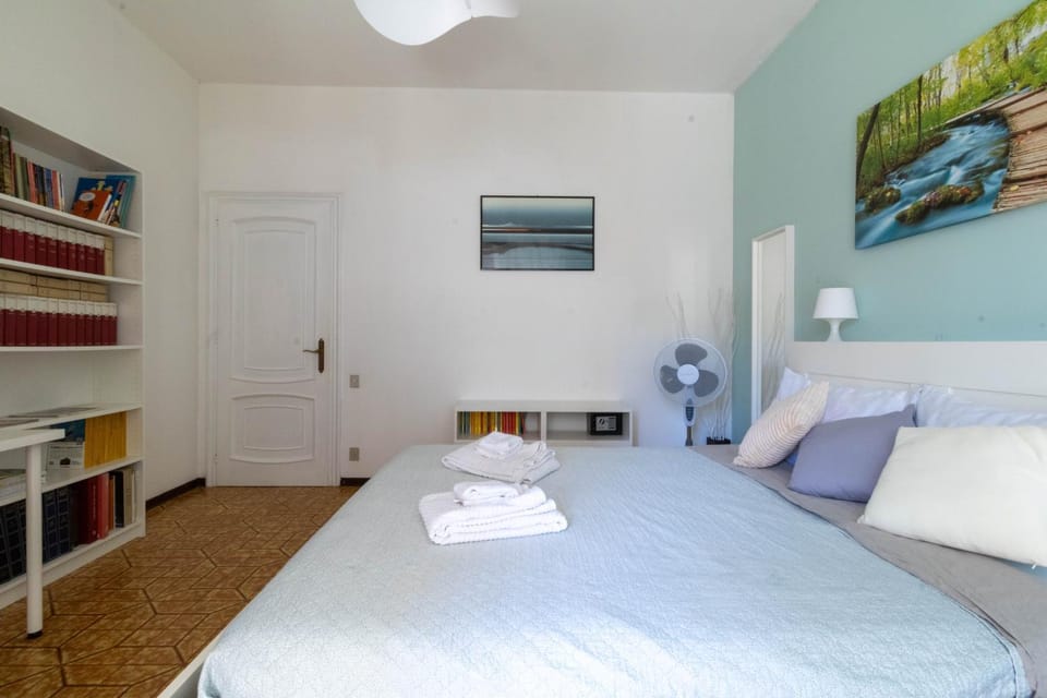 Bed, Library, Photo of the whole room, Bedroom, towels