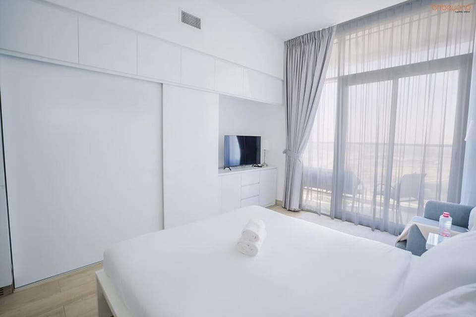 Bnbeyond's Modern Marina Pad Apartment in Dubai