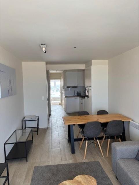 Kitchen or kitchenette, Living room, Dining area