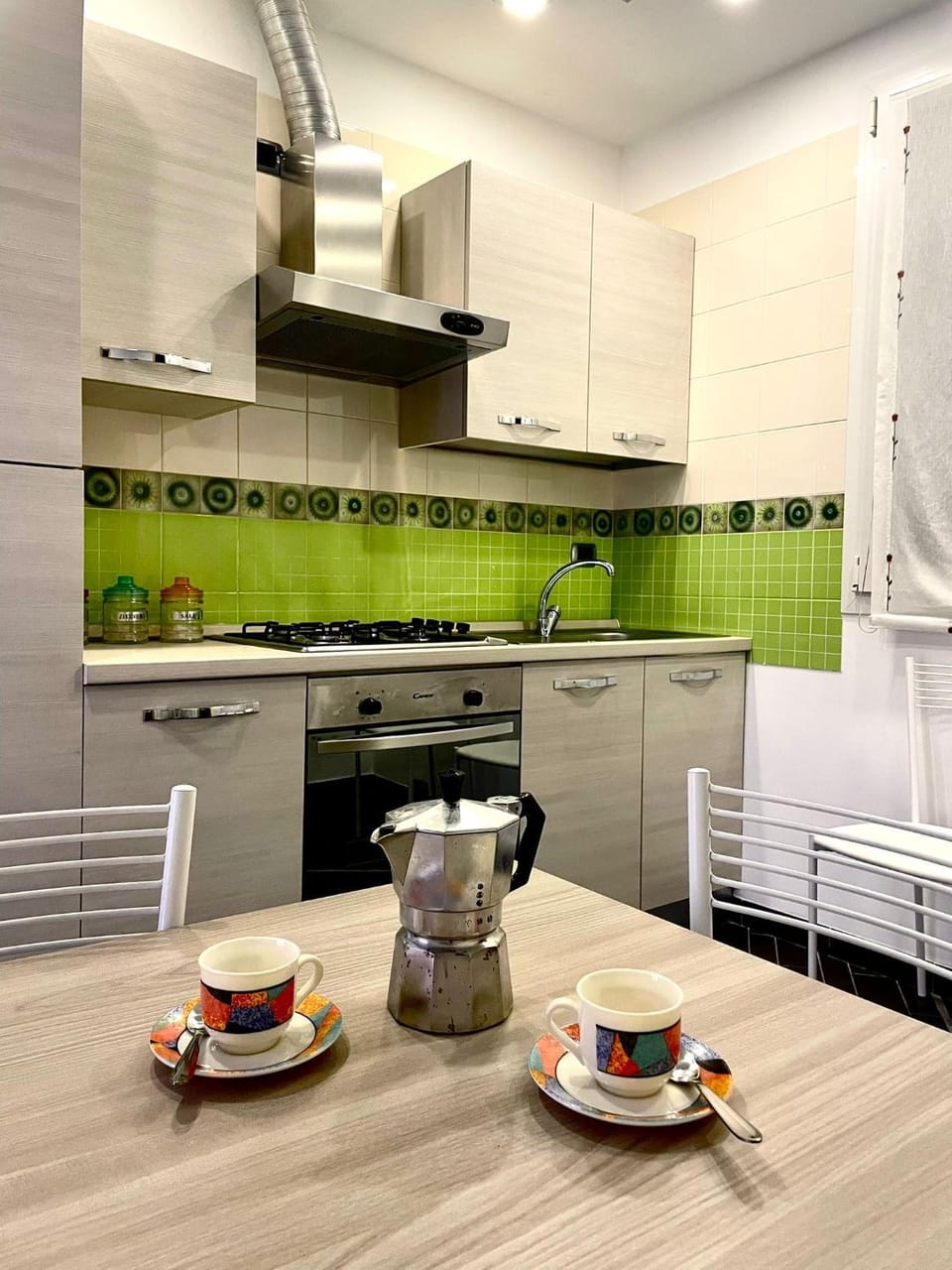 Coffee/tea facilities, Kitchen or kitchenette, Dining area