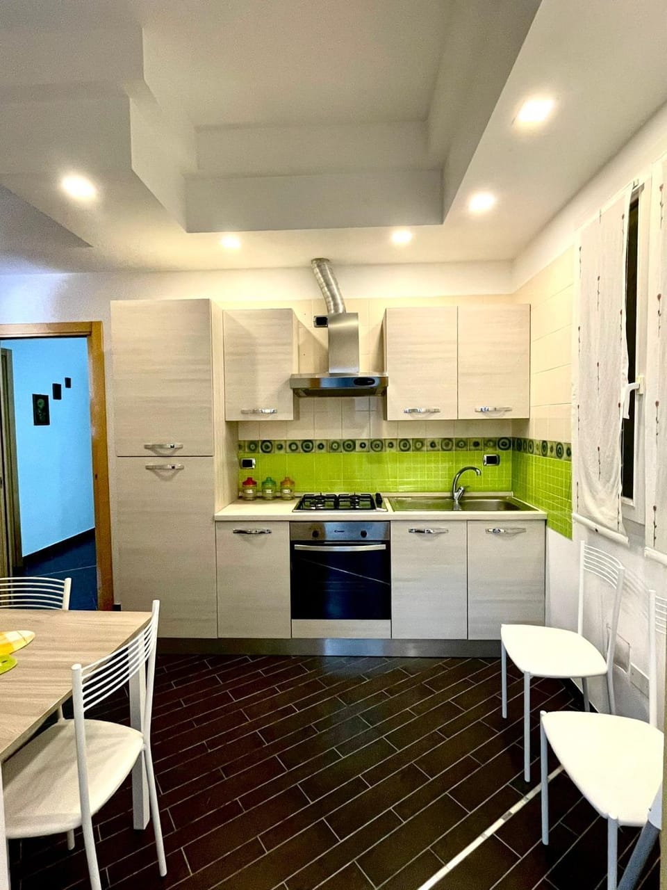 Dining area, oven, stove