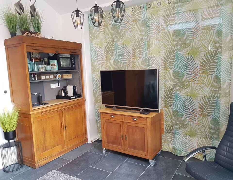 TV and multimedia, Kitchen or kitchenette