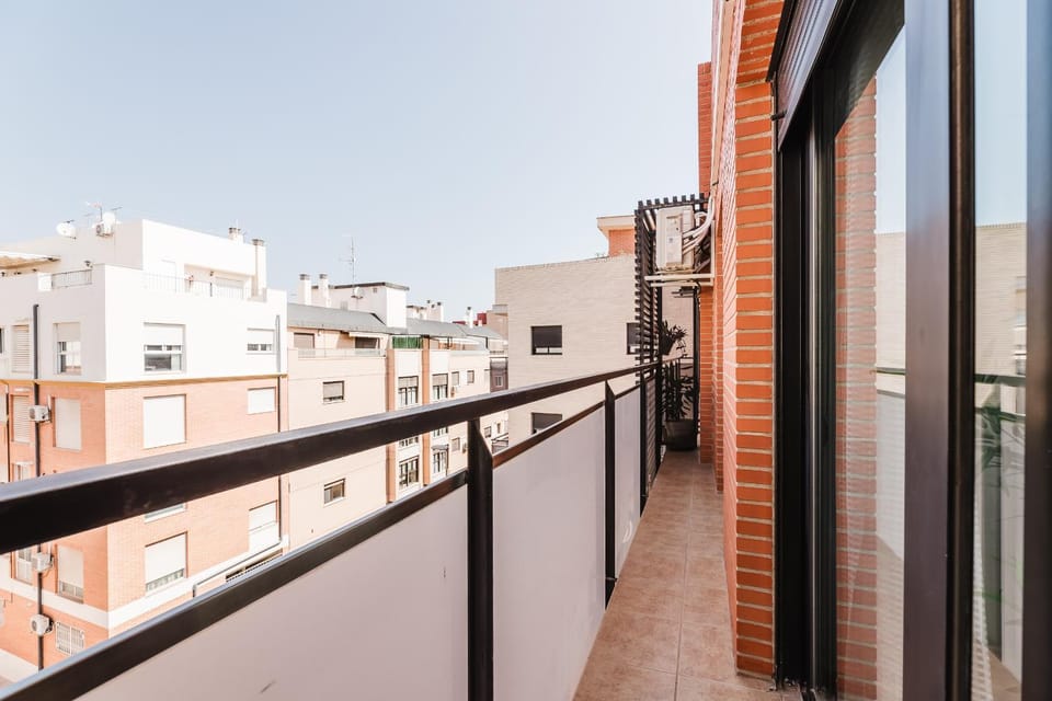 Property building, Balcony/Terrace, Balcony/Terrace