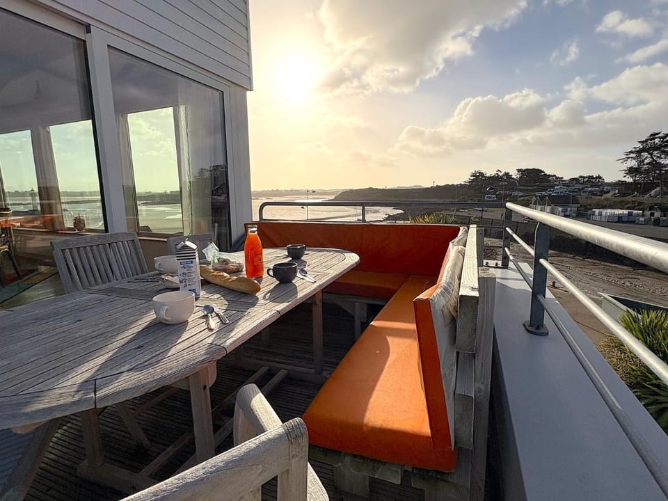 Patio, Day, Natural landscape, View (from property/room), Balcony/Terrace, Dining area, Sea view