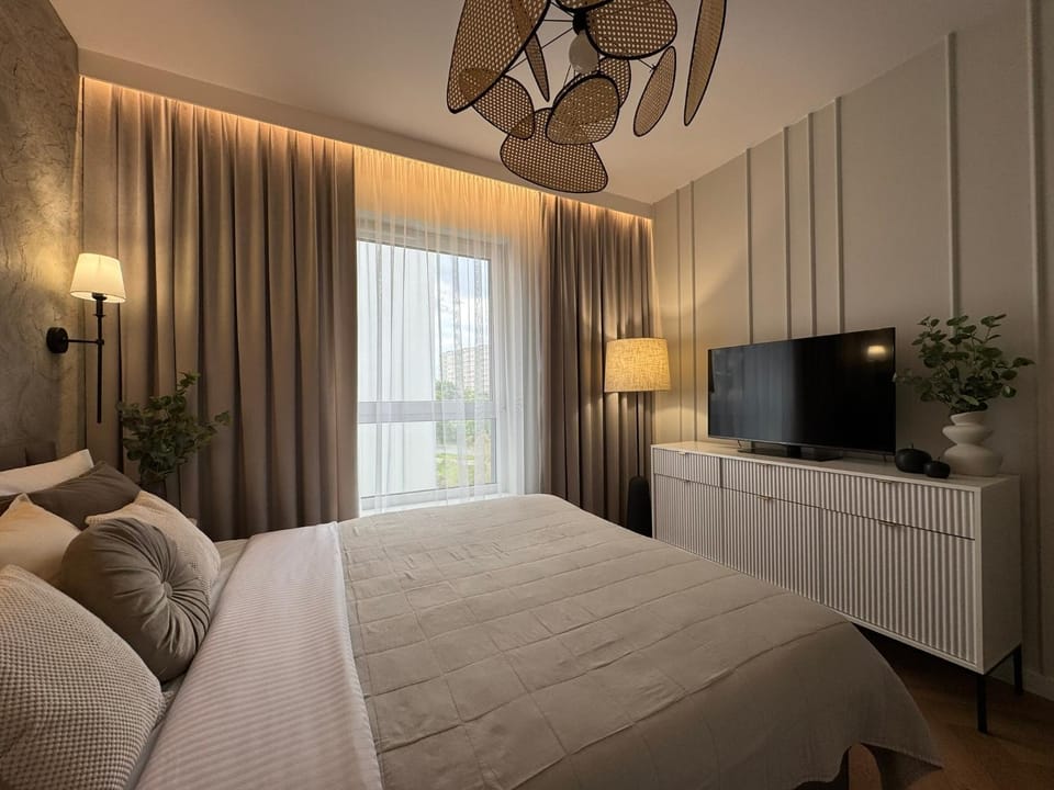 Bed, TV and multimedia, Photo of the whole room, Evening entertainment, Bedroom