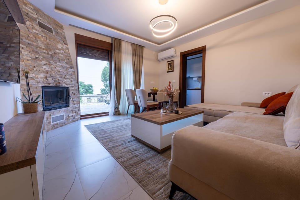 Bed, TV and multimedia, Living room, Seating area