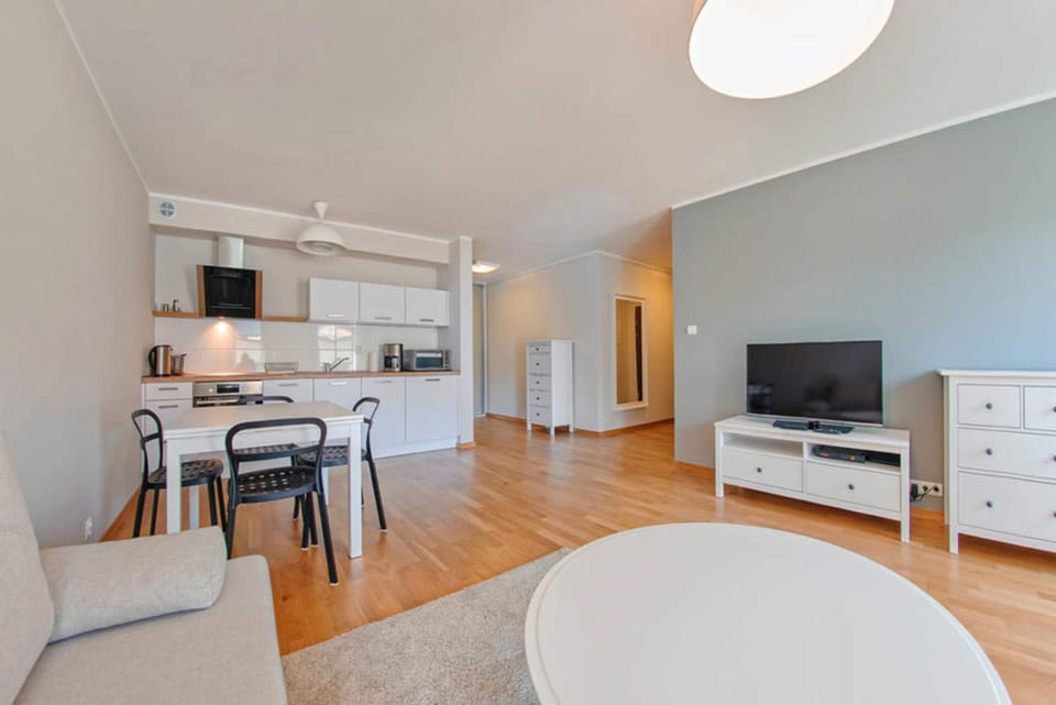 TV and multimedia, Kitchen or kitchenette, Living room, Seating area, Dining area