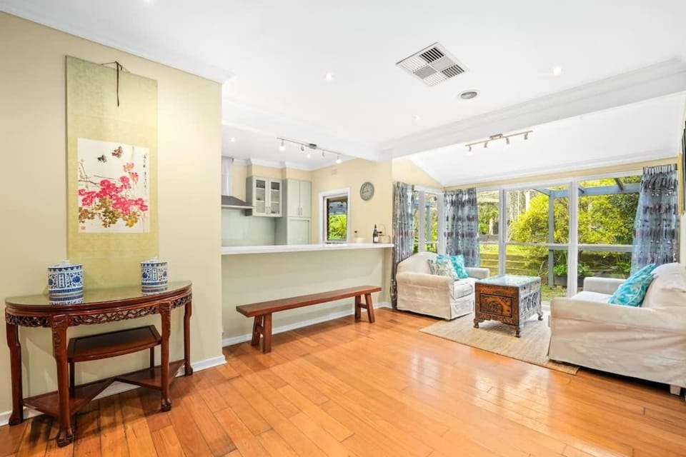 Sparkling Family Friendly Gem in Leafy Donvale House in Melbourne