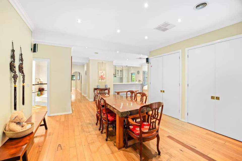 Sparkling Family Friendly Gem in Leafy Donvale House in Melbourne