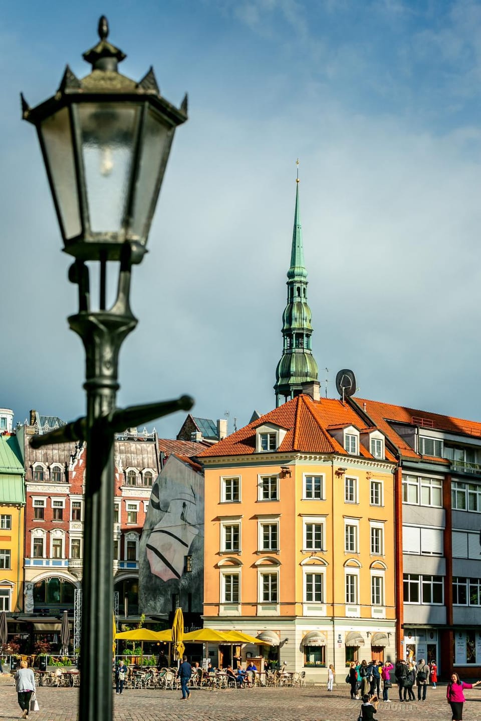 Property building, Nearby landmark, City view, Location
