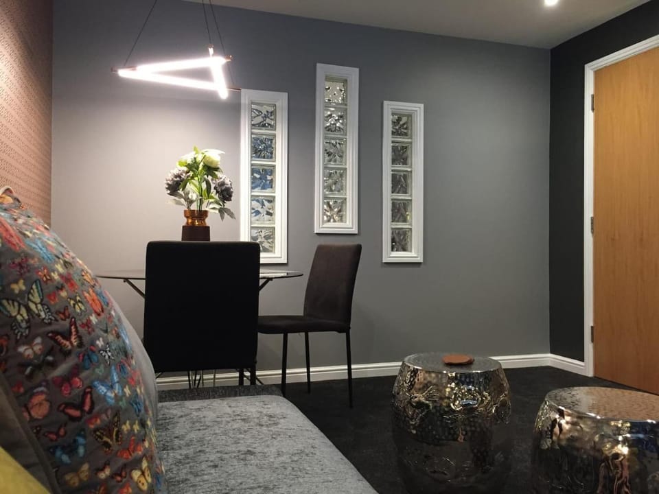 Luxury boutique flat, sleeps 4 wfree parking Apartment in Edinburgh