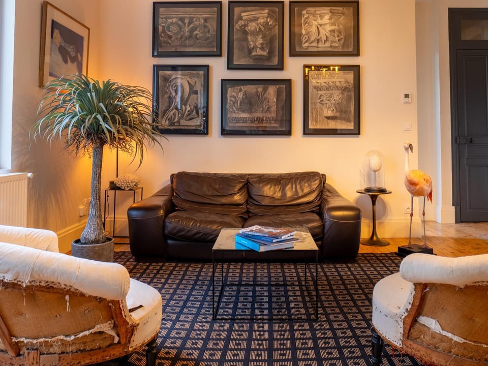 Living room, Seating area