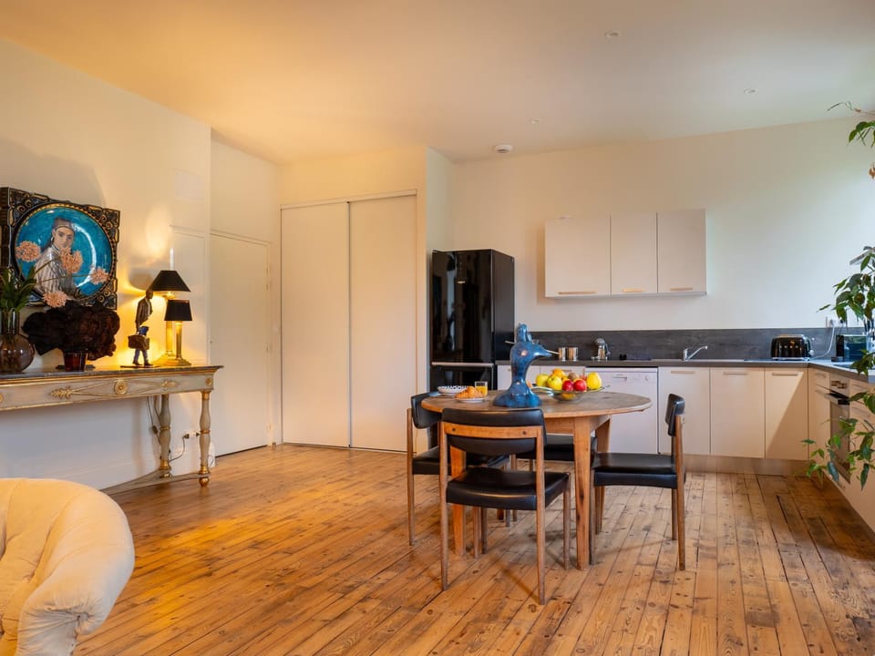 Kitchen or kitchenette, oven