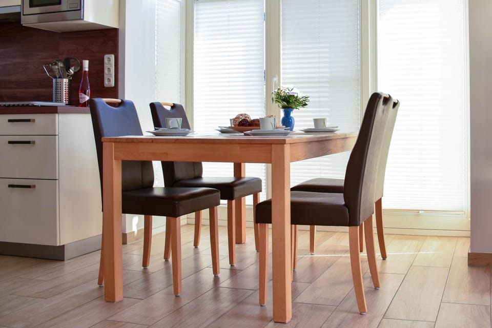 Seating area, Dining area